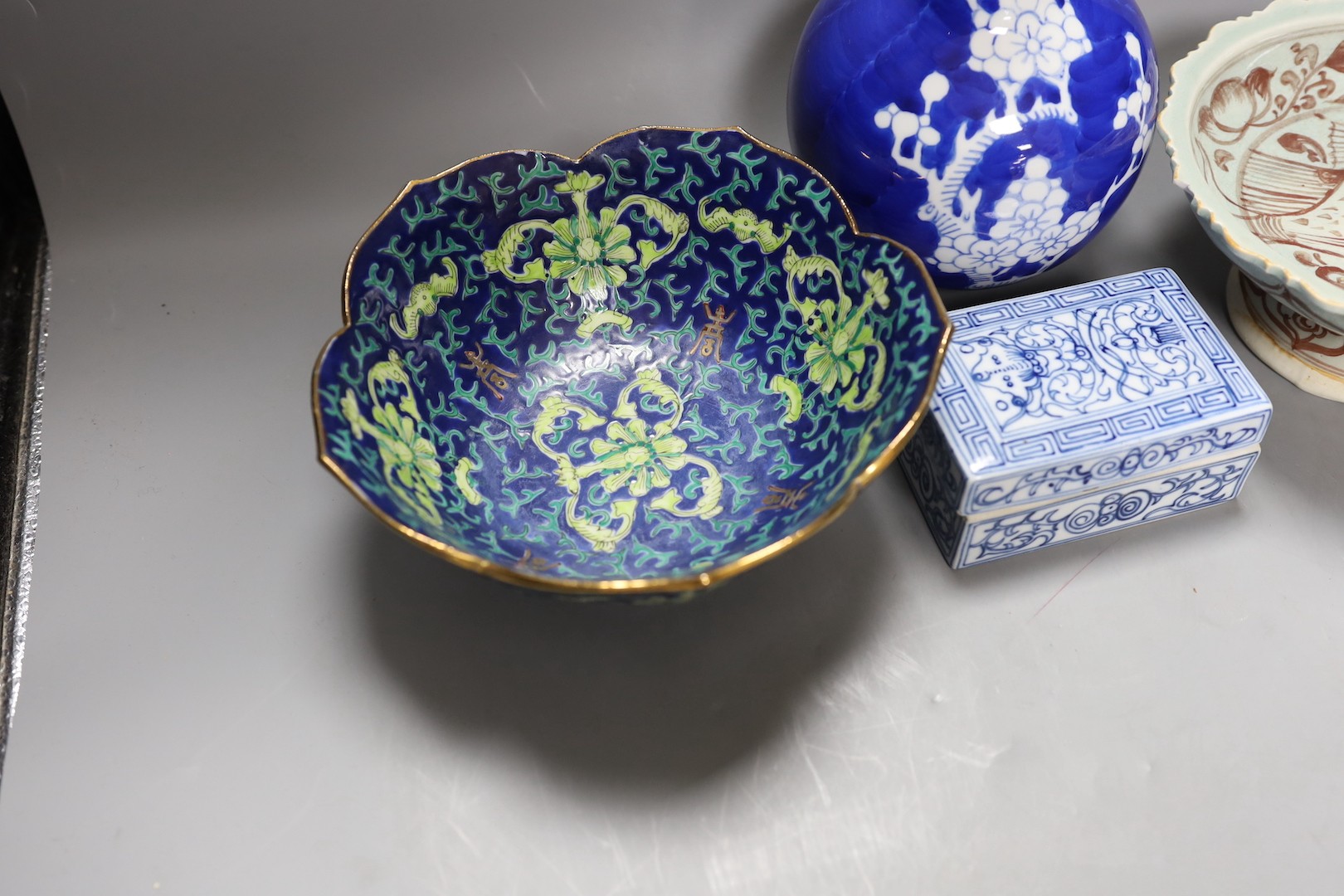 A Chinese blue and white vase, 23 cm high a similar box and two porcelain bowls